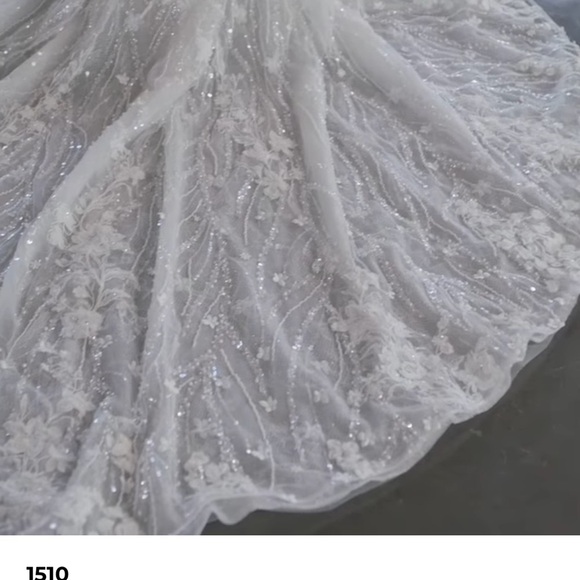 Martina Liana 510 designer Women's Wedding Dress Size 8 (USA 6) with veil - Picture 14 of 16